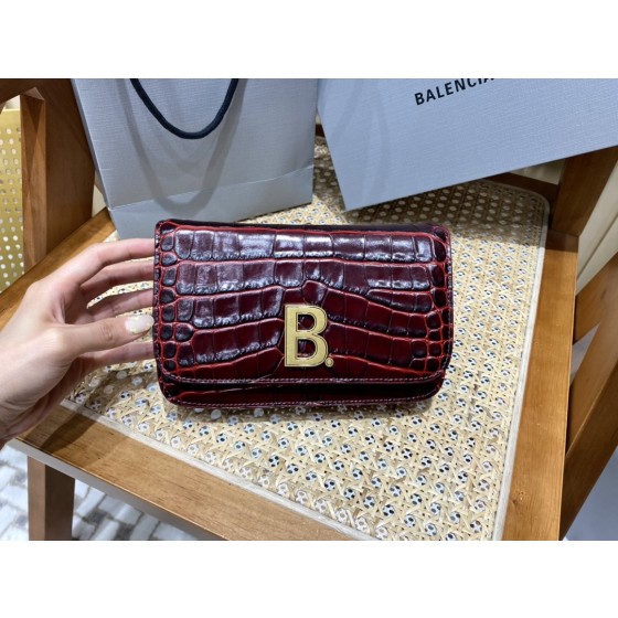 BALENCIAGA 𝘄𝗮𝗹𝗹𝗲𝘁 𝗼𝗻 𝗰𝗵𝗮𝗶𝗻 ▪️ crocodile print burgundy gold buckle