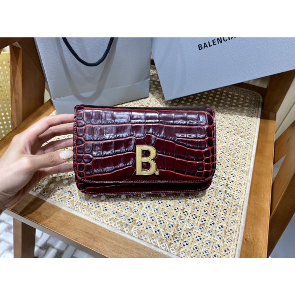 BALENCIAGA 𝘄𝗮𝗹𝗹𝗲𝘁 𝗼𝗻 𝗰𝗵𝗮𝗶𝗻 ▪️ crocodile print burgundy gold buckle