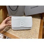 BALENCIAGA 𝘄𝗮𝗹𝗹𝗲𝘁 𝗼𝗻 𝗰𝗵𝗮𝗶𝗻 ▪️ crocodile pattern white white buckle