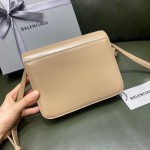 BALENCIAGA 𝘀𝗺𝗮𝗹𝗹 𝗯𝗮𝗴 Plain apricot gold buckle