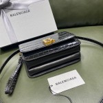 BALENCIAGA 𝘀𝗺𝗮𝗹𝗹 𝗯𝗮𝗴 𝗯𝗮𝗴 Black gold buckle with crocodile pattern