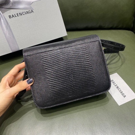 BALENCIAGA 𝘀𝗺𝗮𝗹𝗹 𝗯𝗮𝗴 crocodile print white buckle