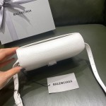 BALENCIAGA 𝘀𝗺𝗮𝗹𝗹 𝗯𝗮𝗴 𝗯𝗮𝗴 Lizard print white with white buckle