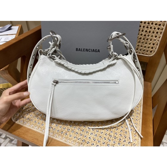 BALENCIAGA 𝐋𝐞 𝐂𝐚𝐠𝐨𝐥𝐞 Moon Bag