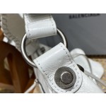 BALENCIAGA 𝐋𝐞 𝐂𝐚𝐠𝐨𝐥𝐞 Moon Bag