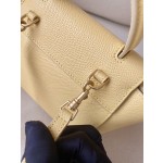 𝐂𝐞𝐥𝐢𝐧𝐞 𝐛𝐞𝐥𝐭 𝐩𝐢𝐜𝐨 𝟏𝟔𝐜𝐦 Grained Calfskin Bag