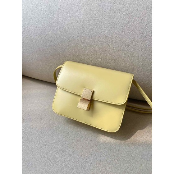 𝐂𝐞𝐥𝐢𝐧𝐞 Box Teen bag in polished calfskin