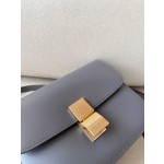 𝐂𝐞𝐥𝐢𝐧𝐞 Box Teen bag in polished calfskin