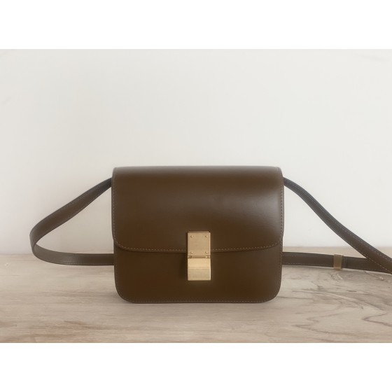𝐂𝐞𝐥𝐢𝐧𝐞 Box Teen bag in polished calfskin