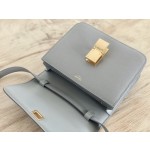 𝐂𝐞𝐥𝐢𝐧𝐞 Box Teen bag in polished calfskin