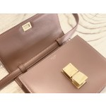 𝐂𝐞𝐥𝐢𝐧𝐞 Box Teen bag in polished calfskin