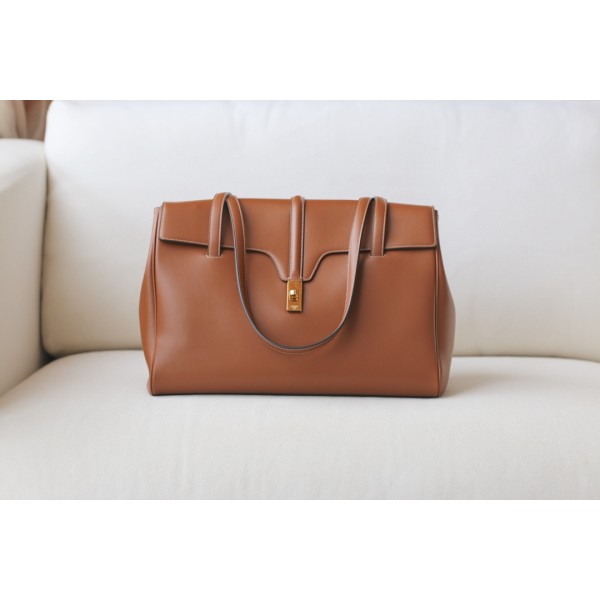 𝐂𝐞𝐥𝐢𝐧𝐞 soft 16 large soft bag in smooth calfskin