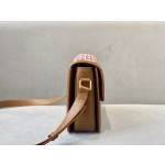 𝐂𝐞𝐥𝐢𝐧𝐞 Triomphe Medium 22.5cm