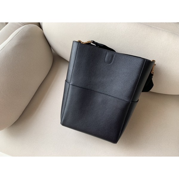 𝐂𝐞𝐥𝐢𝐧𝐞 SANGLE BUCKET bucket bag in soft grained calfskin