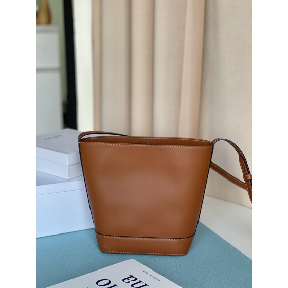 𝐂𝐞𝐥𝐢𝐧𝐞 CUIR TRIOMPHE Small smooth calfskin bucket bag