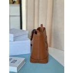 𝐂𝐞𝐥𝐢𝐧𝐞 CUIR TRIOMPHE Small smooth calfskin bucket bag