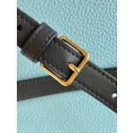 𝐂𝐞𝐥𝐢𝐧𝐞 CUIR TRIOMPHE Small smooth calfskin bucket bag