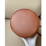 𝐂𝐞𝐥𝐢𝐧𝐞 BUCKET 16 bucket bag in smooth calfskin