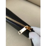 𝐂𝐞𝐥𝐢𝐧𝐞 BUCKET 16 bucket bag in smooth calfskin