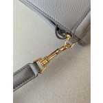 𝐂𝐞𝐥𝐢𝐧𝐞 BUCKET 16 bucket bag in smooth calfskin