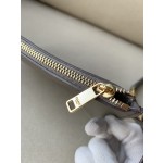 𝐂𝐞𝐥𝐢𝐧𝐞 BUCKET 16 bucket bag in smooth calfskin