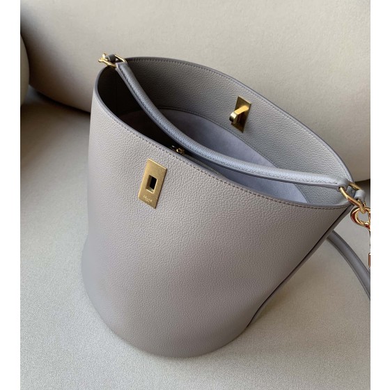 𝐂𝐞𝐥𝐢𝐧𝐞 BUCKET 16 bucket bag in smooth calfskin