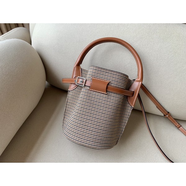𝐂𝐞𝐥𝐢𝐧𝐞 BUCKET MAILL𝐂𝐞𝐥𝐢𝐧𝐞 BIG BAG NANO bucket bag in tweed and smooth calfskin