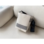 𝐂𝐞𝐥𝐢𝐧𝐞 SANGLE BUCKET Small wide striped fabric bucket bag