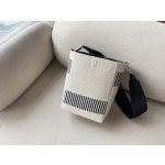 𝐂𝐞𝐥𝐢𝐧𝐞 SANGLE BUCKET Small wide striped fabric bucket bag