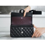 𝐂𝐇𝐀𝐍𝐄𝐋 Classic Flap Italy 🇮🇹 "𝗚𝗥" Original Lambskin 🐑 Classic Mouth Flap Bag Silver Buckle Black Small