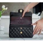 𝐂𝐇𝐀𝐍𝐄𝐋 Classic Flap Italy 🇮🇹 The 𝗚𝗥" Original Lambskin 🐑 Classic Flap Bag Gold Buckle Black Small