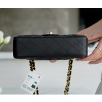 𝐂𝐇𝐀𝐍𝐄𝐋 Classic Flap Italy 🇮🇹 The 𝗚𝗥" Original Lambskin 🐑 Classic Flap Bag Gold Buckle Black Small