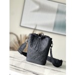 𝐋𝐎𝐔𝐈𝐒 𝐕𝐔𝐈𝐓𝐓𝐎𝐍  M82248