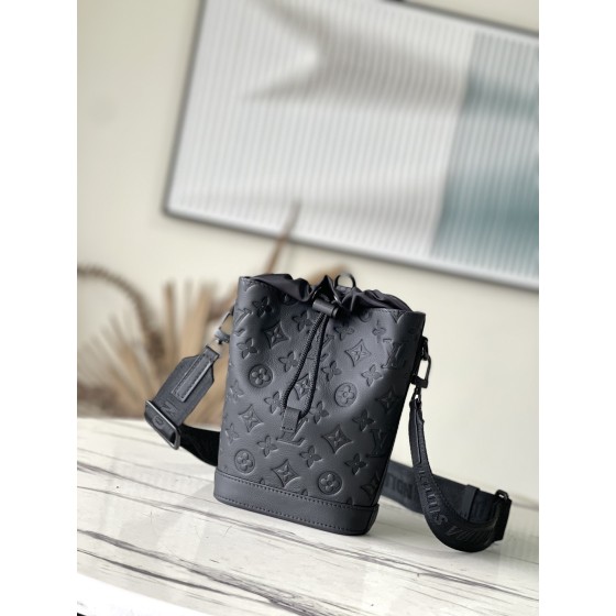 𝐋𝐎𝐔𝐈𝐒 𝐕𝐔𝐈𝐓𝐓𝐎𝐍  M82248