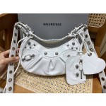 BALENCIAGA 𝐋𝐞 𝐂𝐚𝐠𝐨𝐥𝐞 Moon Bag