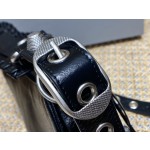 BALENCIAGA 𝐋𝐞 𝐂𝐚𝐠𝐨𝐥𝐞 Moon Bag