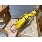 BALENCIAGA 𝐋𝐞 𝐂𝐚𝐠𝐨𝐥𝐞 Moon Bag