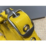 BALENCIAGA 𝐋𝐞 𝐂𝐚𝐠𝐨𝐥𝐞 Moon Bag