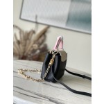 𝐋𝐎𝐔𝐈𝐒 𝐕𝐔𝐈𝐓𝐓𝐎𝐍 M22512 black color matching enamel floral chain