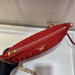 𝐏𝐑𝐀𝐃𝐀 New 1BH171 crease