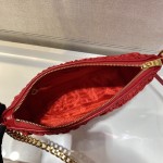 𝐏𝐑𝐀𝐃𝐀 New 1BH171 crease