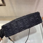 𝐏𝐑𝐀𝐃𝐀 New 1BH171 crease