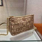 𝐏𝐑𝐀𝐃𝐀 New 1BH171 crease