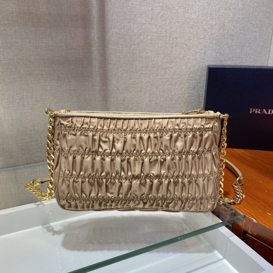 𝐏𝐑𝐀𝐃𝐀 New 1BH171 crease