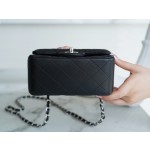 𝐂𝐇𝐀𝐍𝐄𝐋 Classic Flap Italy 🇮🇹 The 𝗚𝗥" Original Lambskin 🐑 Classic Mouth Flap Bag Silver Buckle Black Square Fat 🔆