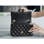 𝐂𝐇𝐀𝐍𝐄𝐋 Classic Flap Italy 🇮🇹 "𝗚𝗥" Original Lambskin 🐑 Classic Mouth Flap Bag Gold Buckle Black Large 𝒎𝒊𝒏𝒊🔆