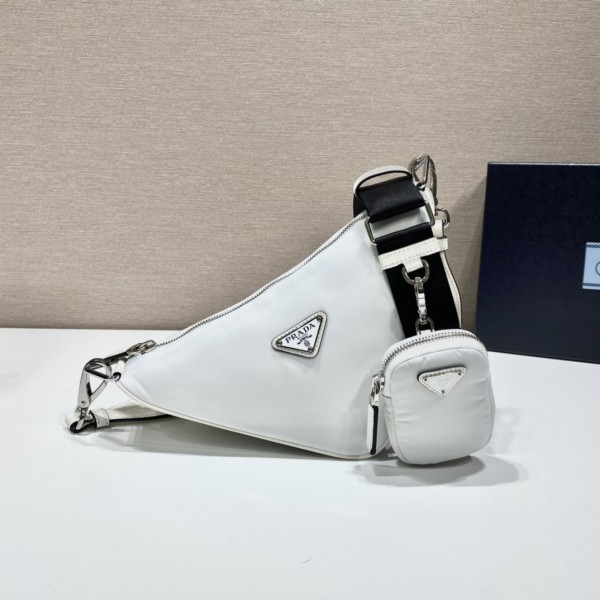 𝐏𝐑𝐀𝐃𝐀 Triangle Crossbody Bag