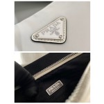 𝐏𝐑𝐀𝐃𝐀 Triangle Crossbody Bag