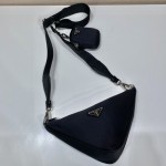 𝐏𝐑𝐀𝐃𝐀 Triangle Crossbody Bag