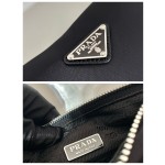 𝐏𝐑𝐀𝐃𝐀 Triangle Crossbody Bag